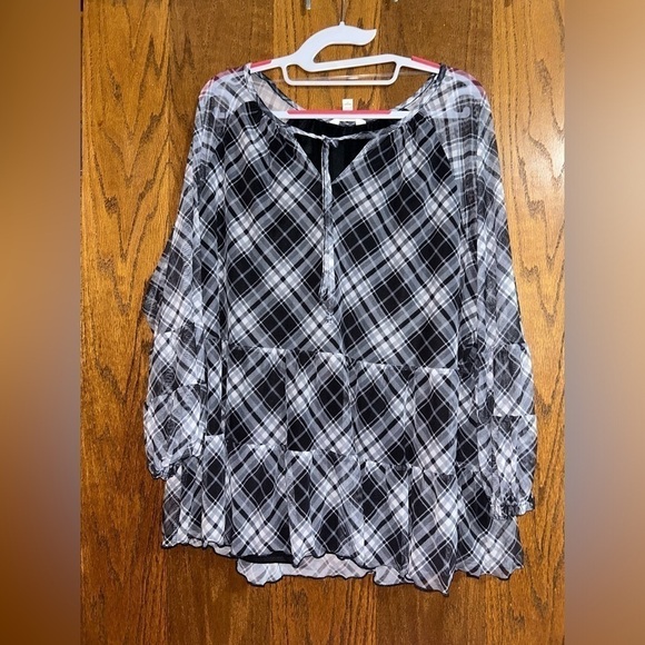 Terra & Sky 1X long sleeve smocked mesh top - Picture 4 of 5